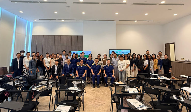 Footwear Association hosts seminar on income tax updates